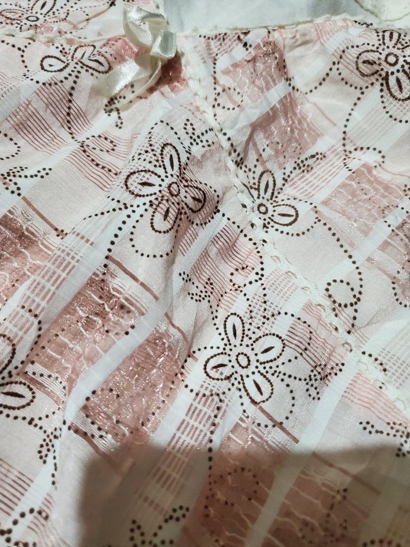 Y2k la vie en rose top (Category: Blouses) located in Binalbagan. Submitted by Kristoffer_Arguelles (Listing ID 1445921648, Image 2). Description: good as new no issues med 15x22 dimension .