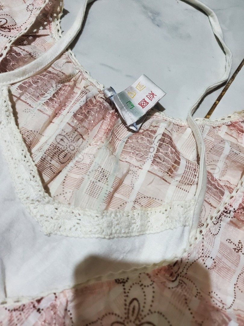Y2k la vie en rose top (Category: Blouses) located in Binalbagan. Submitted by Kristoffer_Arguelles (Listing ID 1445921648, Image 3). Description: good as new no issues med 15x22 dimension .