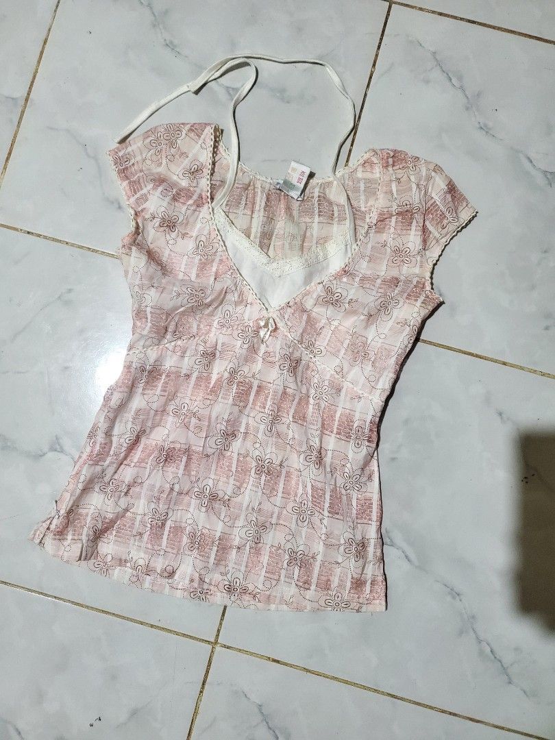 Y2k la vie en rose top (Category: Blouses) located in Binalbagan. Submitted by Kristoffer_Arguelles (Listing ID 1445921648, Image 1). Description: good as new no issues med 15x22 dimension .