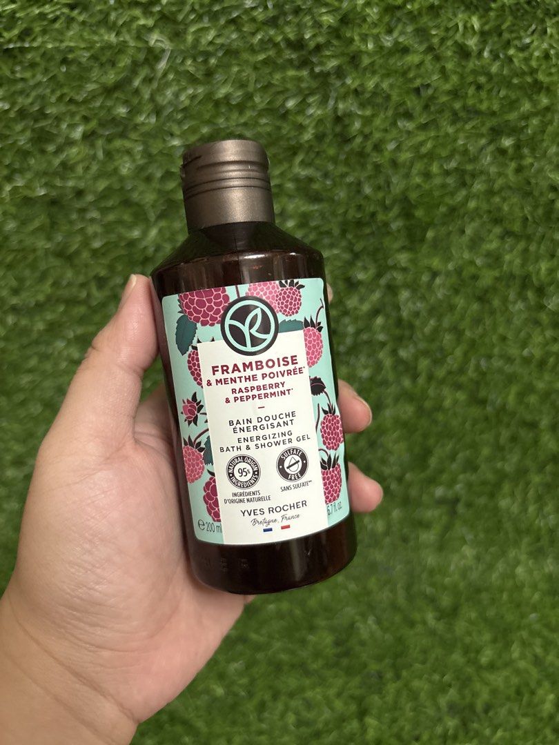 Yves Rocher Raspberry & Peppermint Energizing Bath & Shower Gel 200ml (Category: Bath) located in Valenzuela. Submitted by graciadianna (Listing ID 1445963888, Image 1). Description: - Yves Rocher Raspberry & Peppermint Energizing Bath and Shower Gel - 200ml bottle - Made with 95% ingredients from natural origin - Leaves skin feeling refreshed and invigorated - Invigorating scent, ideal for morning showers RFS: Silka lang po gamit pampaligo 😂.
