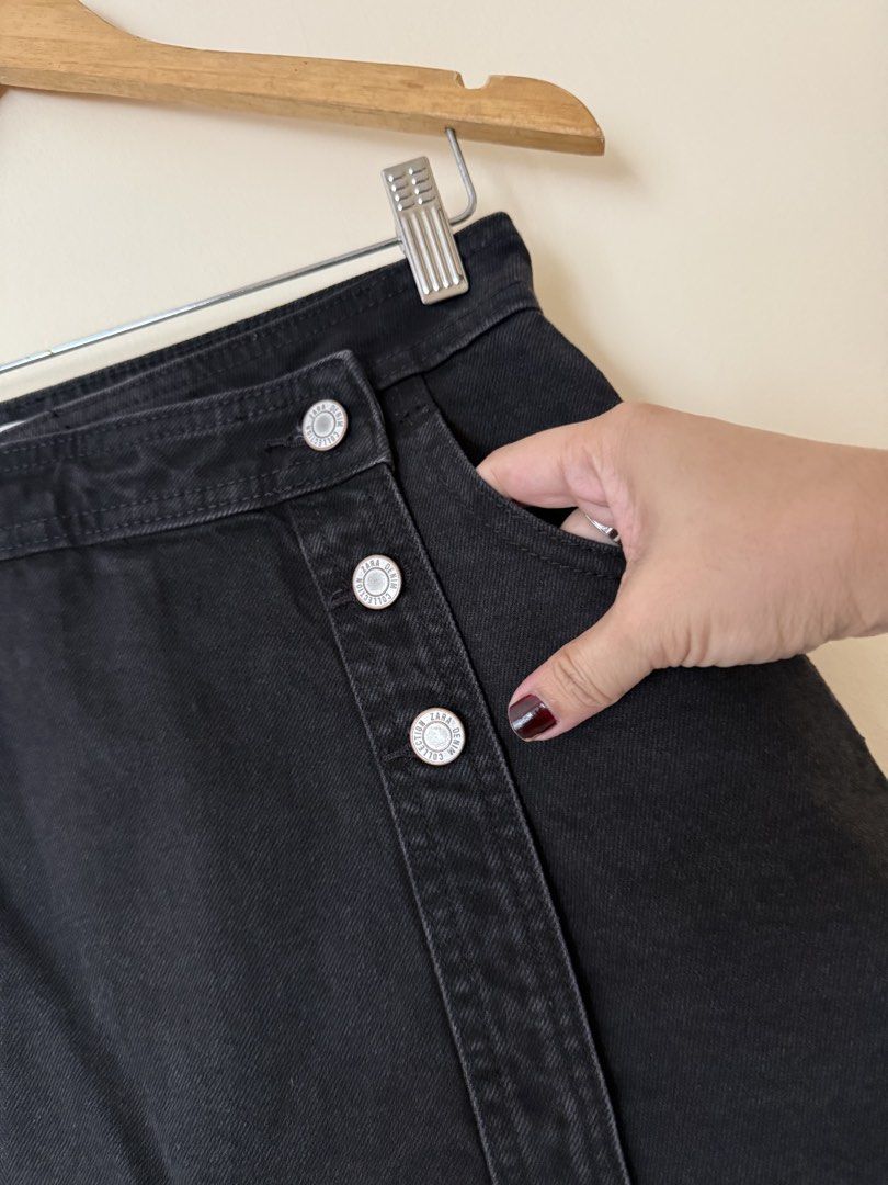 Zara black washed denim skort (Category: Other Bottoms) located in Makati City. Submitted by cutefabph (Listing ID 1445849963, Image 2). Description: 🛍️Pls.take time to read… 🛍️ Pls take note that some ww photos are inspired & not the actual one itself. 🛍️🛍️Gentle Reminder:🛍️🛍️ We measured every item esp trousers & other bottoms thru flat-lay… We will not allow refund & return anymore. So pls take time to read the description box to avoid h