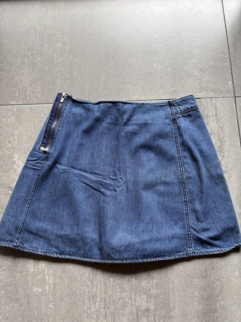 ZARA denim jeans and skort (Category: Skirts) located in Pasig City. Submitted by blt78 (Listing ID 1445858670, Image 2). Description: Pls read: ZARA WOMAN dark wash side zip pants (lower right) Large Waist 16in Length 36.5in ZARA 5 button denim pants (lower left) EU 38 Waist 16in Length 36.5in ZARA TRF white jeans (upper left) Waist 16.5in Length 37.5in ZARA BASIC white embroidered jeans (upper right) EU 38 Waist 15.5in Length 38in ZARA balloon 
