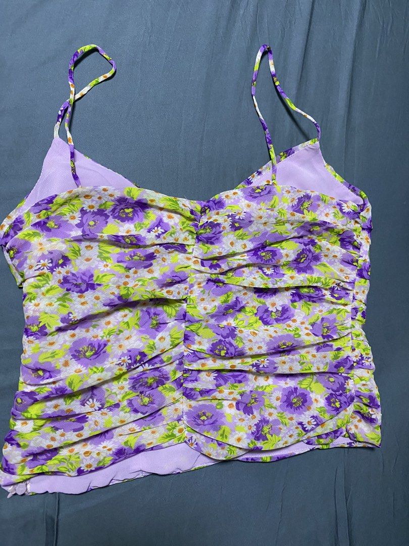 Zara Floral Ruched Camisole Top (Category: Sleeveless) located in Quezon City. Submitted by esmnl (Listing ID 1445907267, Image 3). Description: - Cute purple and green floral camisole from Zara - Features a ruched front detail - Thin spaghetti straps - Lightweight fabric, ideal for warm weather - Versatile for dressing up or down - Size: Medium (M).