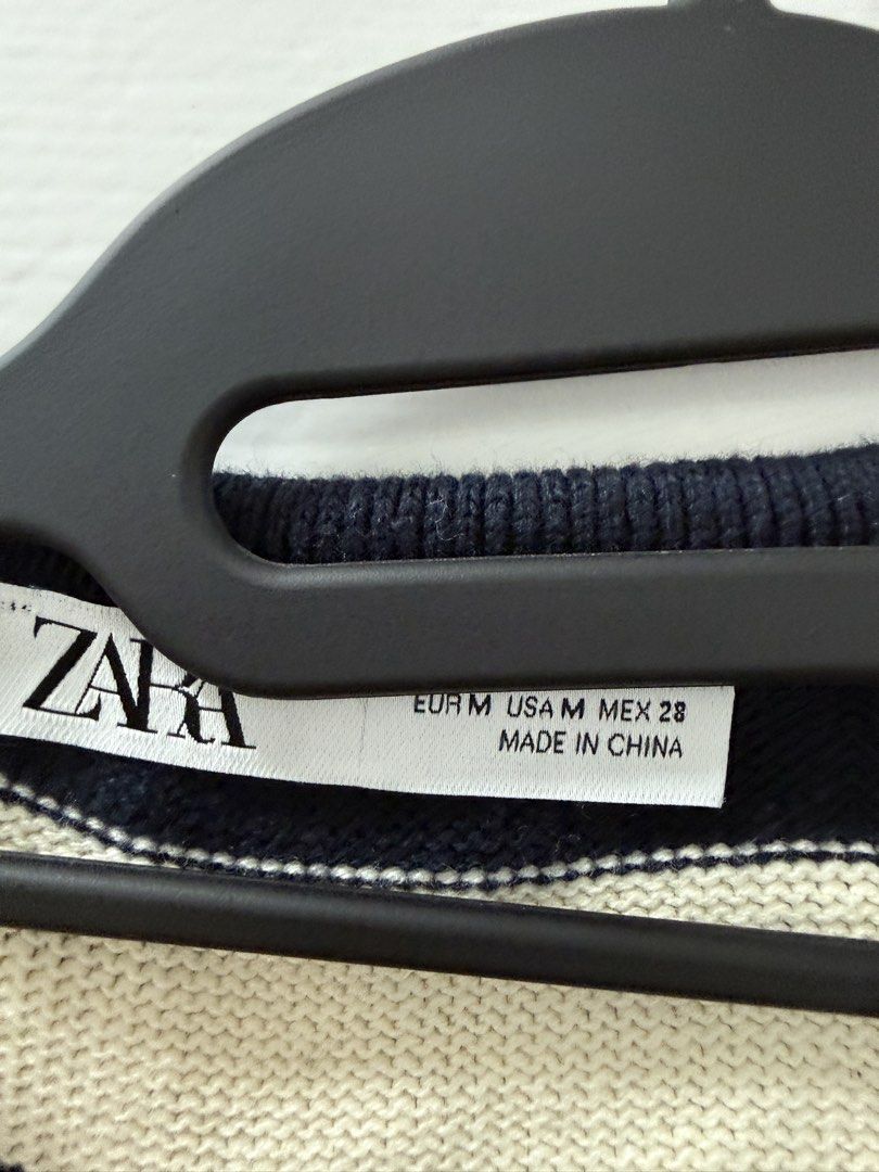 Zara Striped Hoodie Sweater (Category: Coats, Jackets and Outerwear) located in Pasig City. Submitted by atbp__ (Listing ID 1445872214, Image 2). Description: - Zara Black and Cream Striped Hoodie - Size: Medium (M) - Sailor collar detail - Front pockets - Ideal for casual wear.