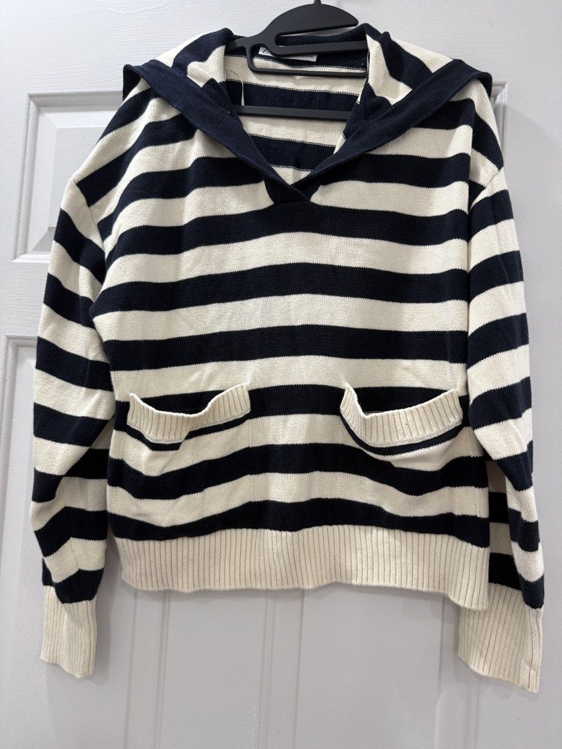Zara Striped Hoodie Sweater (Category: Coats, Jackets and Outerwear) located in Pasig City. Submitted by atbp__ (Listing ID 1445872214, Image 1). Description: - Zara Black and Cream Striped Hoodie - Size: Medium (M) - Sailor collar detail - Front pockets - Ideal for casual wear.
