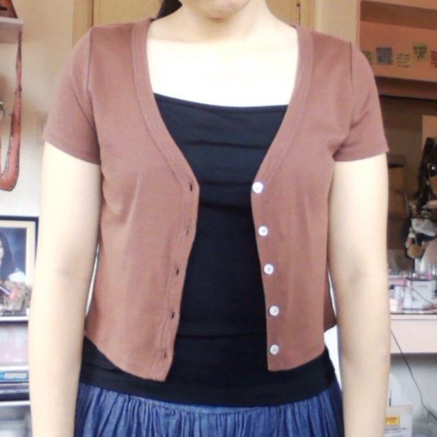 cotton on light brown short sleeve button crop top (Category: Blouses) located in Manila. Submitted by avie.declutters (Listing ID 1445987565, Image 3). Description: .ᐟ Kindly look through ALL photos carefully before sending an offer .ᐟ Inquiries will only be entertained if regarding size, flaws, or RFS ✦ payment: GCash, bank transfer (NO COD) ✦ delivery: J&T, Lalamove (same-day delivery) ✦ meet-ups: not available ⧽ Accepted offers are given 24 h