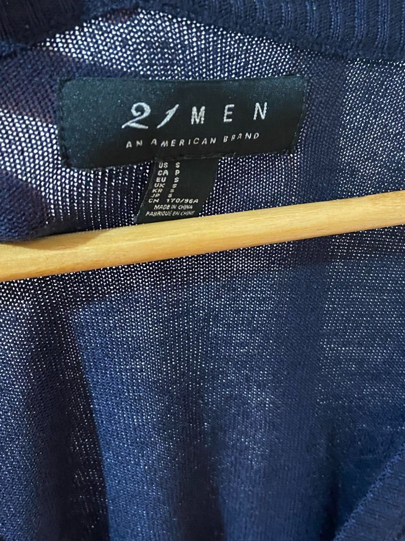 [21 Men] Original Navy Blue Cardigan (Category: Coats, Jackets and Outerwear) located in Quezon City. Submitted by thedeclutterer_ (Listing ID 1446045530, Image 2). Description: Description: - Ideal for layering or stand-alone simple fits - No flaws - Lightly used - Excellent condition (will iron the clothes and provide proof) Dimensions: Shoulder Width - 47 cm / 18.5 in Length - 65 cm / 25.5 in Shipping Options: Delivery through courier service 