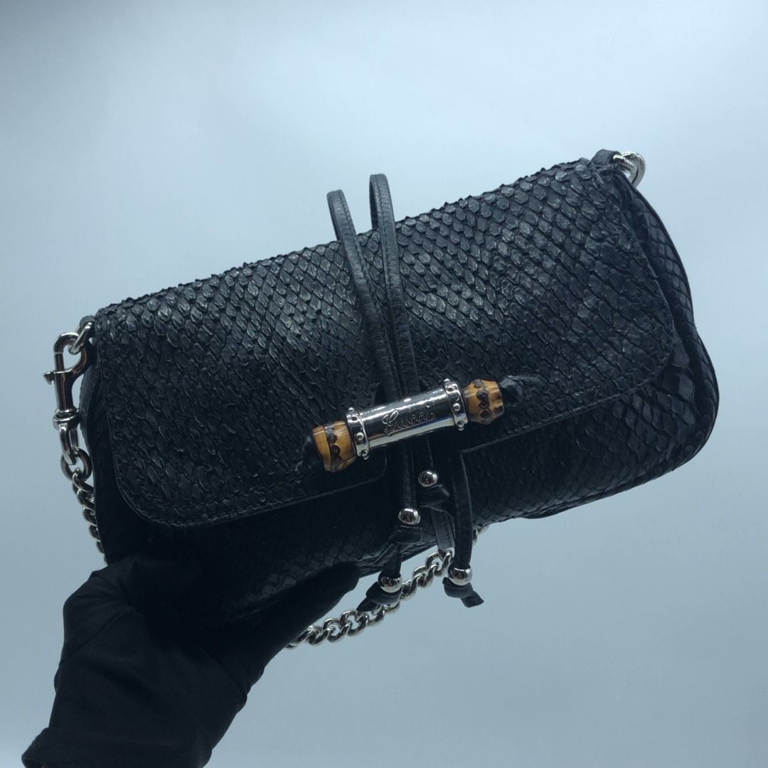 267006186 GUCCI BAG PYTHON LEATHER BAMBO CHAIN SHOULDER BAG 235320 (Category: Luxury Bags & Wallets) located in Taguig. Submitted by ecoring.ph (Listing ID 1446005738, Image 1). Description: ◆CONDITION: B ◆DESCRIPTIONS: (Other defects/info:) OUTER: The body of the bag is scratched, scuffed, stained, and dirty, with wrinkles and pressure marks, and shows signs of use. The bottom and bottom corners of the bag are also scratched, scuffed, and wrinkl