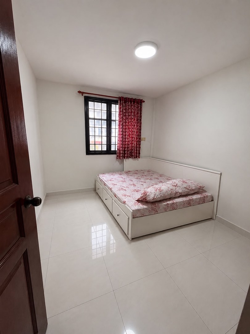 (Category: ) located in . Submitted by anydeals.sg (Listing ID 1446042110, Image 1). Description: .