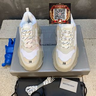 (Category: ) located in . Submitted by shoes.locker (Listing ID 1446139992, Image 1). Description: .