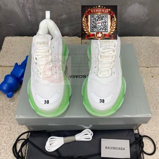 (Category: ) located in . Submitted by shoes.locker (Listing ID 1446140331, Image 1). Description: .