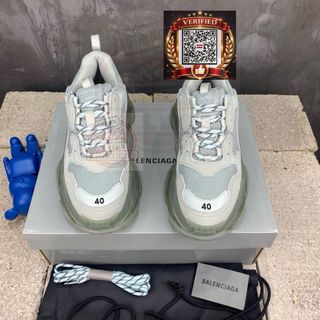 (Category: ) located in . Submitted by shoes.locker (Listing ID 1446141002, Image 1). Description: .