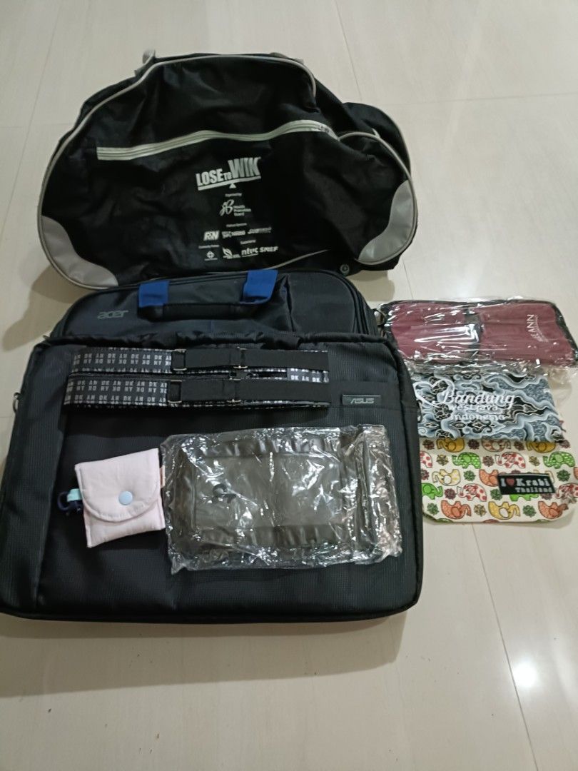 Acer Laptop Bag with Accessories492616504018872320