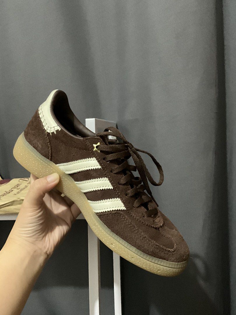 Adidas Handball Spezial Auburn (Category: Sneakers) located in Pasig City. Submitted by izhcrz (Listing ID 1446108480, Image 2). Description: Same vibes as sporty and rich!! Bought from footlocker OPUS Mall rfs: too many shoes na, i’m decluttering.