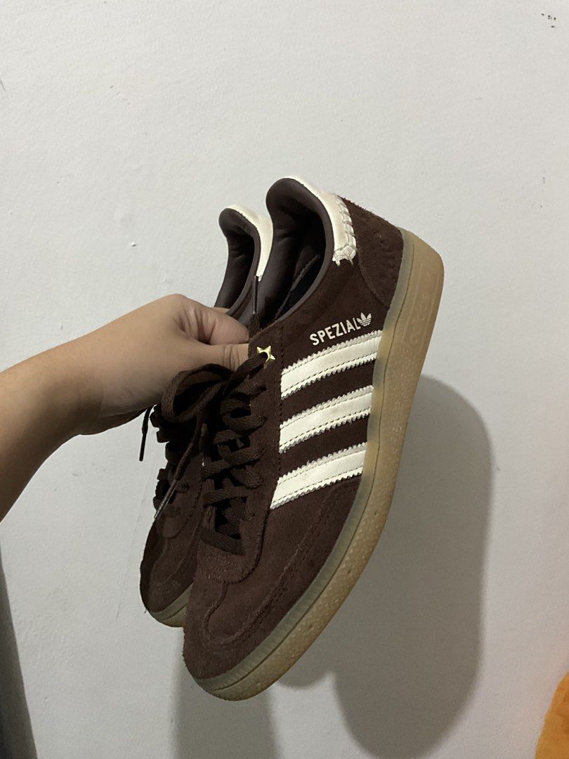 Adidas Handball Spezial Auburn (Category: Sneakers) located in Pasig City. Submitted by izhcrz (Listing ID 1446108480, Image 3). Description: Same vibes as sporty and rich!! Bought from footlocker OPUS Mall rfs: too many shoes na, i’m decluttering.