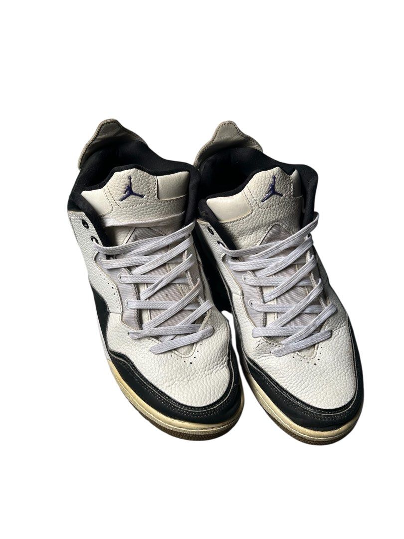 AIR JORDAN (Category: Casual Shoes) located in Manaoag. Submitted by jrainier (Listing ID 1446094965, Image 3). Description: AIR JORDAN Authentic/Legit Size: 44 Excellent Condition With Pouch.
