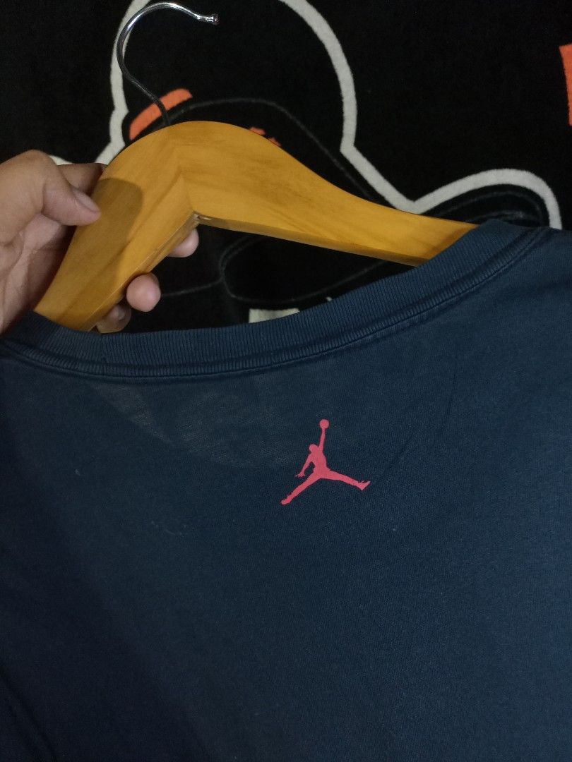 Air Jordan T-shirt (Category: Tshirts & Polo Shirts ) located in Castilla. Submitted by stignapamorma (Listing ID 1446086045, Image 3). Description: Branded Thrifted T-shirt ( Blurred Logo) Size - 19.5x29 Condition - Excellent Color Rate - 9/10 Issue - None Price - 500+SF.