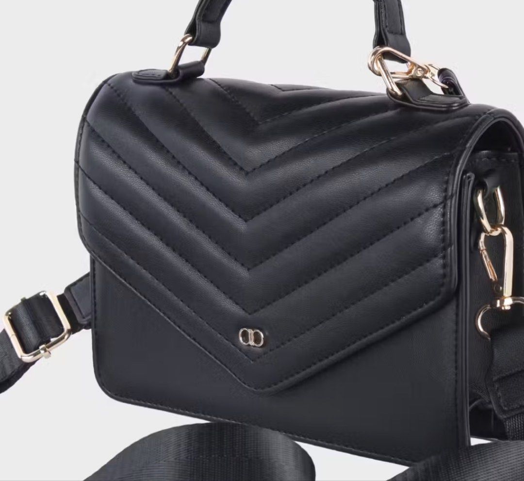 ALBERTO Black Quilted Handbag Wallet Pouch Set (Category: Luxury Bags & Wallets) located in Meycauayan. Submitted by twinblessing (Listing ID 1446159818, Image 3). Description: - Complete ALBERTO handbag set - Includes black quilted handbag, matching wallet, and wristlet pouch - All items feature the ALBERTO logo - Handbag has top handle and detachable crossbody strap - Interior is beige with ALBERTO branded lining - Makes a great gift set.