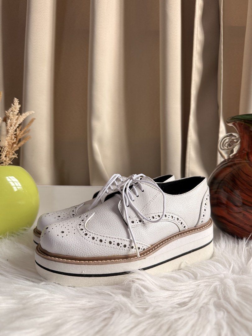 Alta Marikina Made Shoes (Category: Sneakers) located in Pasig City. Submitted by snoca (Listing ID 1446010106, Image 3). Description: Size 7 Barely used Bought for 2300 brand new.