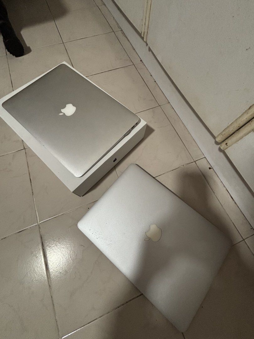 Apple MacBook Air (2 units)493216050363781121