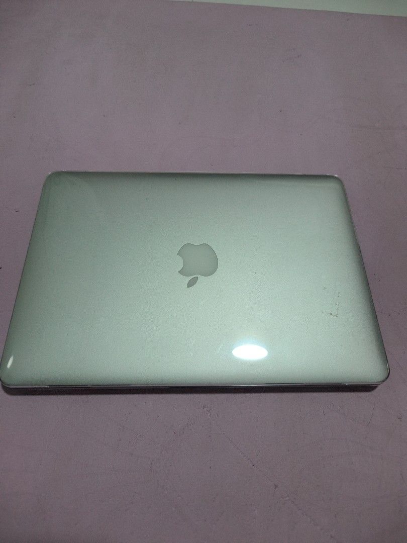 Apple MacBook pro492605700289351680