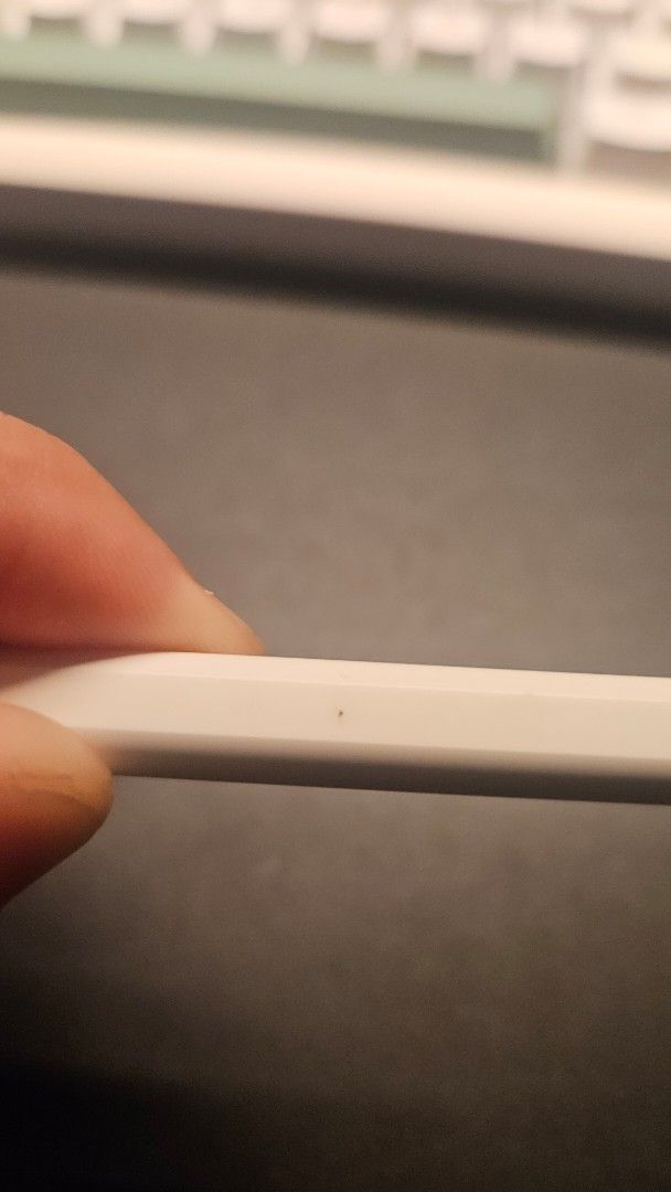 Apple Pencil 2493228205928632321