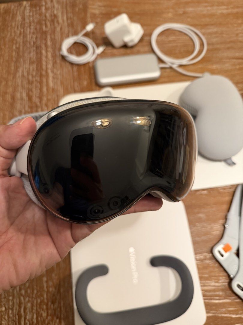 Apple Vision Pro VR Headset with Accessories493086071556689921