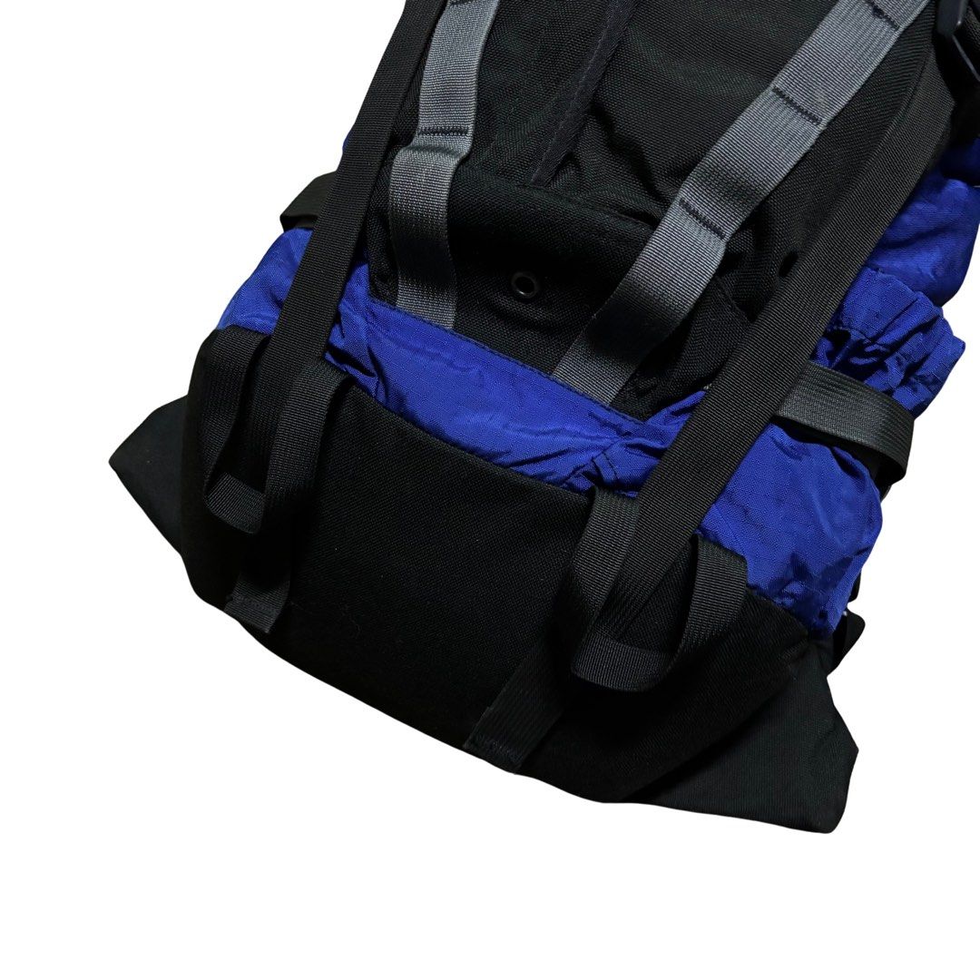 Arc’teryx Bora 30 Backpack (Category: Backpacks) located in Muntinlupa City. Submitted by rtyfck (Listing ID 1446052470, Image 3). Description: Arc’teryx Bora 30 Backpack Details : •Size : M/OS •Issue : sign of usage , expired waterproof •Condition : Very Worn.