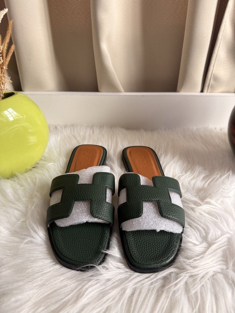 Asali Sandals (Category: Flats & Sandals) located in Pasig City. Submitted by snoca (Listing ID 1446013288, Image 1). Description: Size 6.