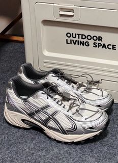 (Category: ) located in . Submitted by newbalancestoresg (Listing ID 1446104284, Image 1). Description: .