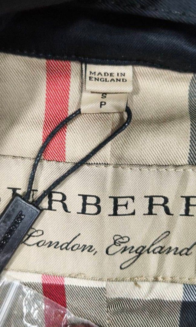 Authentic Burberry Trench Coat With Tag Size S (Category: Coats, Jackets and Outerwear) located in Aguinaldo. Submitted by designerlaneph (Listing ID 1445999795, Image 3). Description: Brandnew Burberry trench coat with tag size small 💯% authentic in excellent condition free shipping onhand.