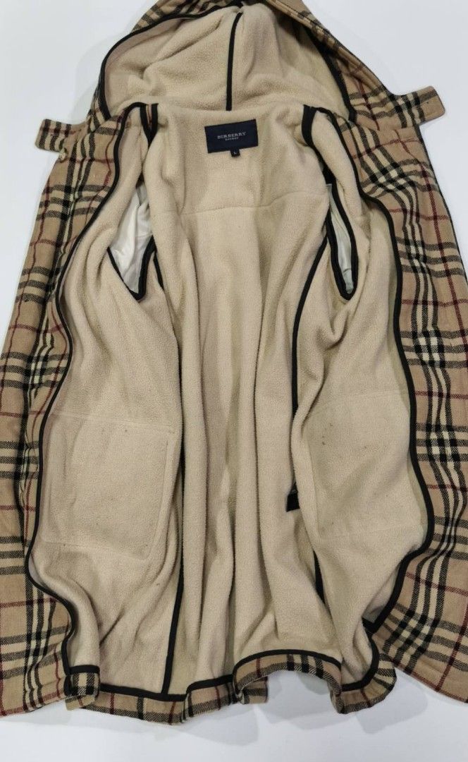 Authentic Burberry Wool Hoodie Coat Size L (Category: Coats, Jackets and Outerwear) located in Aguinaldo. Submitted by designerlaneph (Listing ID 1445997358, Image 2). Description: Previously owned Burberry wool hoodie coat size large 💯% authentic in mint condition free shipping onhand.