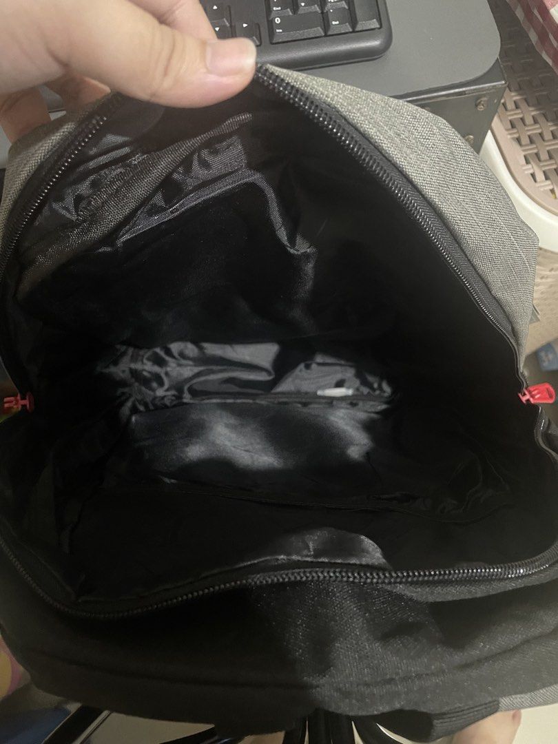 Authentic Hawk Lifestyle Backpack (Category: Backpacks) located in Manila. Submitted by prelovedpicksph (Listing ID 1446062080, Image 2). Description: — in good condition, no flaws — orig price: ₱1,700 (as shown on tag).