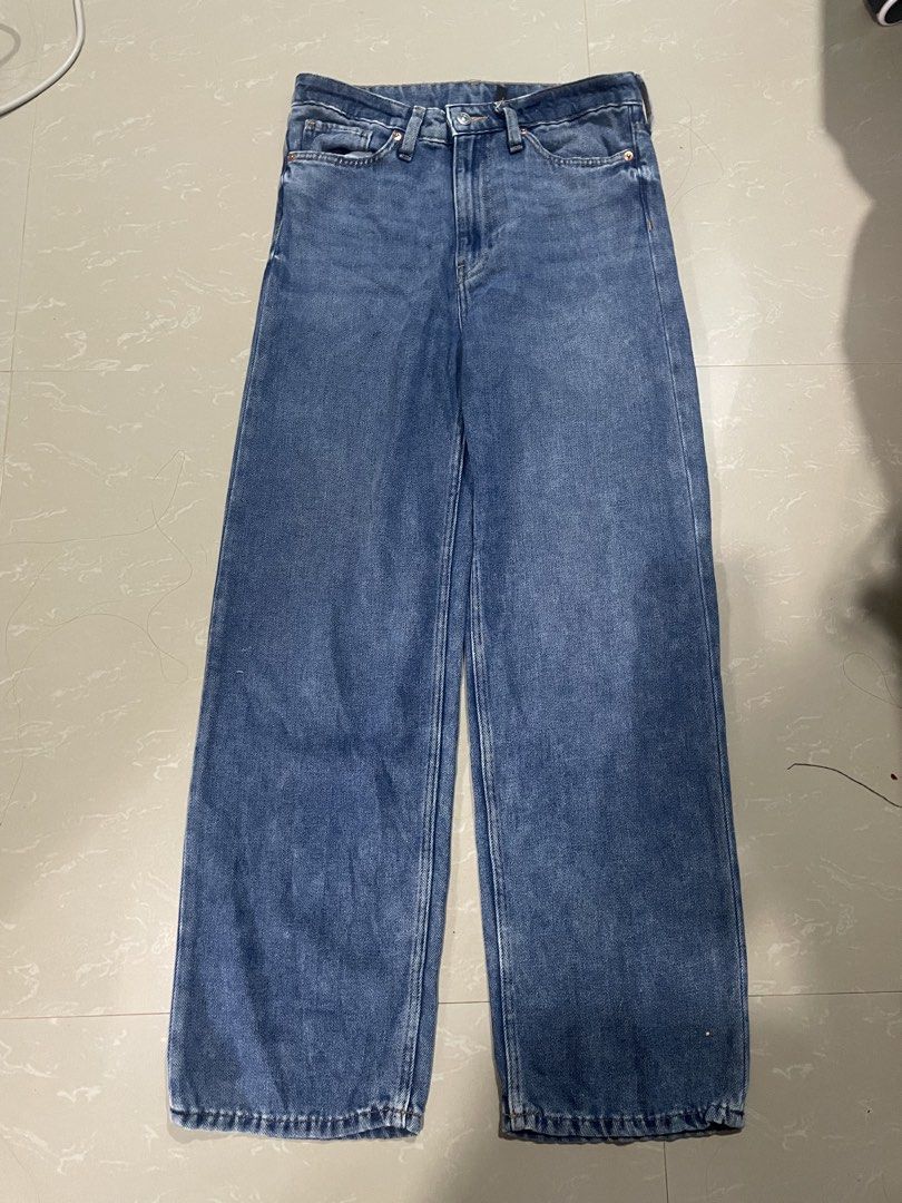 Baggy Jeans H&M Smooth denim (Category: Jeans) located in Iligan City. Submitted by bartolorec40249 (Listing ID 1446046066, Image 1). Description: Good condition No flaws once used only 27-28 L:39-40.