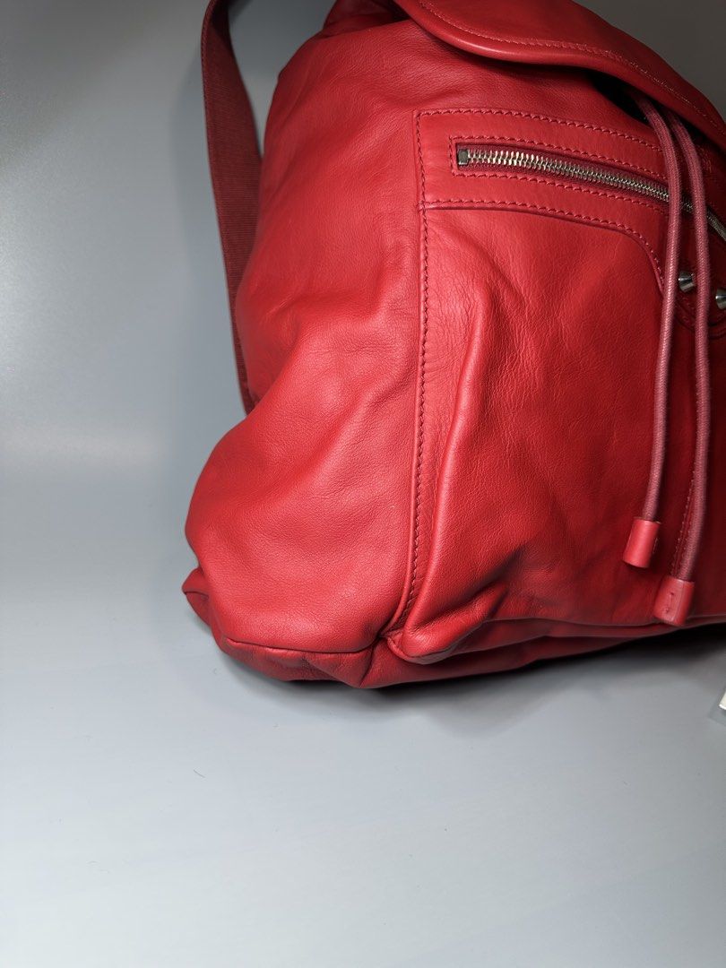 Balenciaga bagpack (Category: Luxury Bags & Wallets) located in Atok. Submitted by fullroom.dgs (Listing ID 1445996324, Image 3). Description: Balenciaga bag pack authentic rank a to sa.