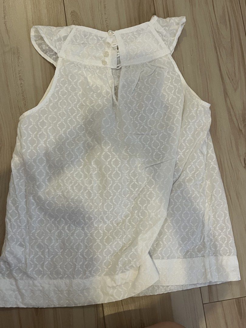 Banana Republic Flowy Top (Category: Others Tops) located in Taguig. Submitted by rycarts (Listing ID 1446028769, Image 2). Description: Description: Really Pretty Size: S General Note: * item is second hand so please manage your expectations * no asking for when worns (ww) pictures will be posted if there is * selling my clothes for low prices bc i need to declutter before school starts * can give discount if taking more than 3 items :) MOP: Gca