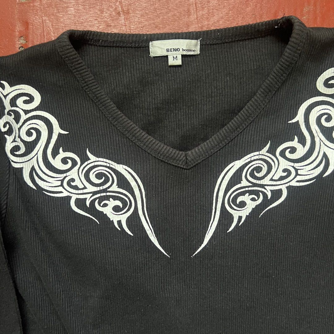 beno homme - tribal (Category: Formal Shirts) located in Lucena. Submitted by proxyhere (Listing ID 1446047958, Image 2). Description: beno homme tribal longsleeve length 22 width 18 price : 2000.