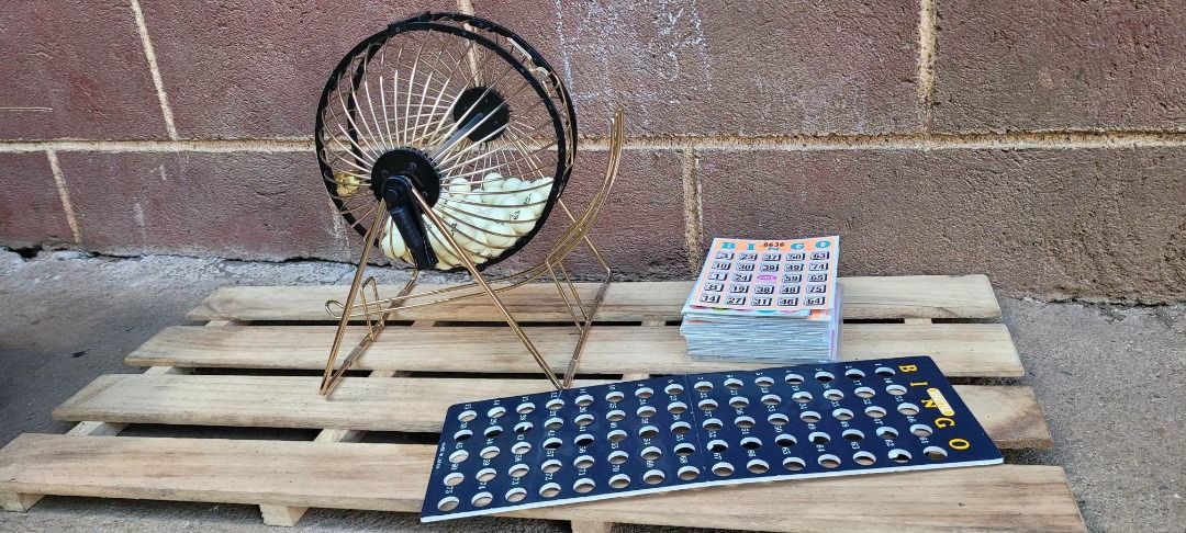 BINGO SET (Category: Board Games & Puzzles) located in Sablan. Submitted by gongonshelley12 (Listing ID 1446143183, Image 2). Description: 👉👉500 ONLY👈👈 BINGO SET LIKE NEW.
