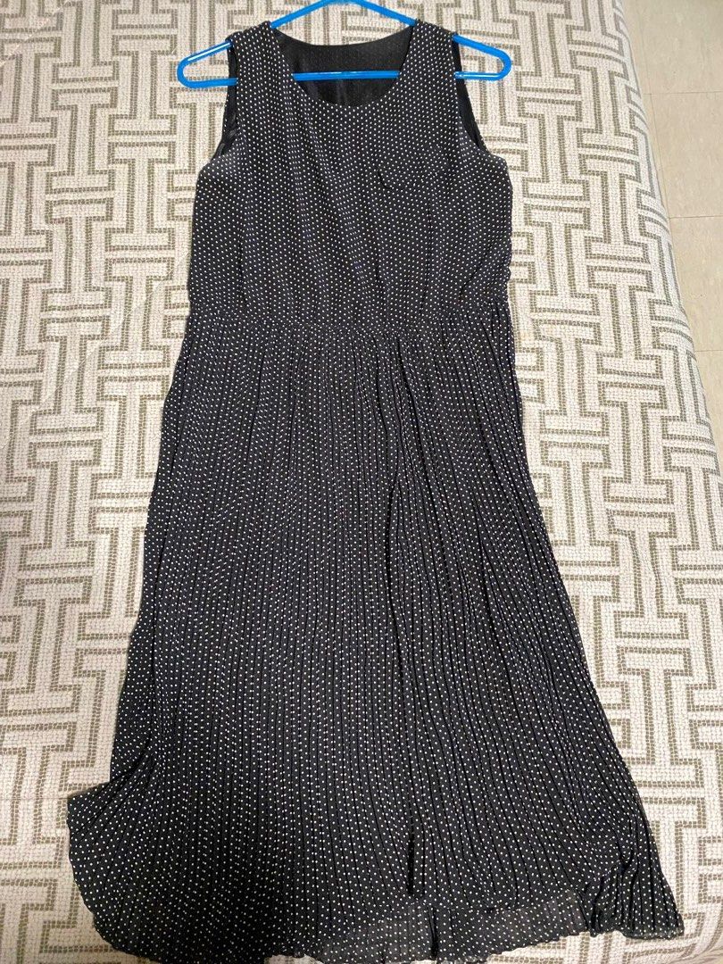 Black Polka Dot Pleated Midi Dress (Category: Dresses) located in Makati City. Submitted by s_mimi (Listing ID 1445993831, Image 1). Description: - Black midi dress - White polka dot pattern - Flowy pleated skirt - Sleeveless design - Versatile for casual or semi-formal events - Easy to dress up or down.