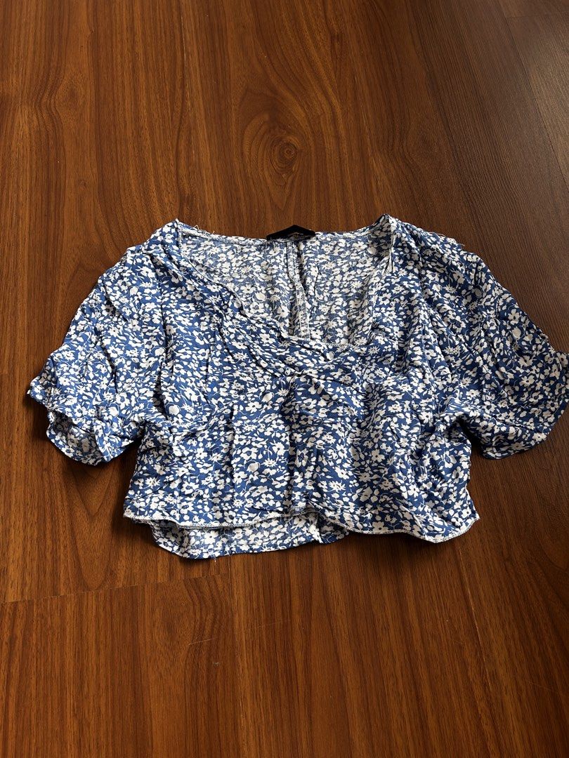 Blue Floral Wrap Crop Top with Tie (Category: Blouses) located in Quezon City. Submitted by sdnncmp (Listing ID 1446052767, Image 3). Description: - size S on tag, fits XS also - Wrap style with tie closure - Lightweight fabric, perfect for beach!! dm for any inquiries or questions!.