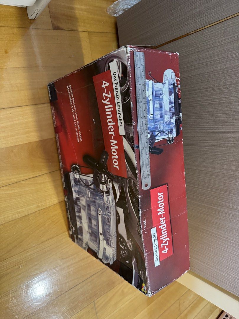 Bmw engine model （分類：汽車模型）位於 Hong Kong。 由 oceanocean28 提交（商品編號 1445996921，圖片 1）。簡介： 多年前 德國Bmw 買 未開過 。