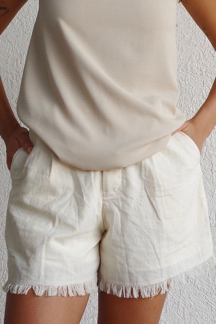 BNWT Anika Leila Regular Short in Crema (Category: Shorts) located in Taguig. Submitted by serialdeclutterer (Listing ID 1446117627, Image 3). Description: Brand new with tag! Last price posted but can ship anywhere in PH for free RFS: Realized I have too many white bottoms.