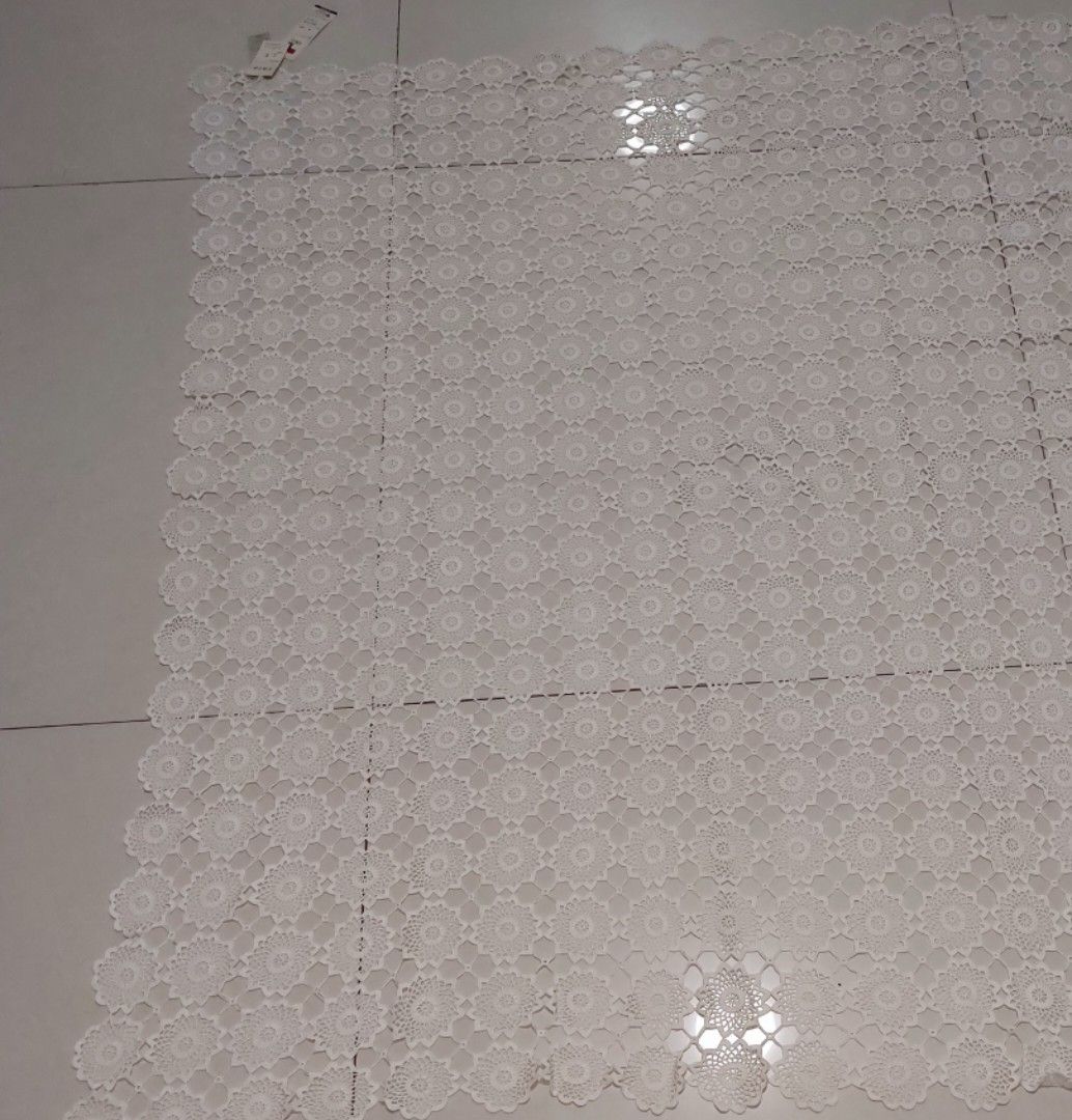 BNWT Crochet Table Cloth (Category: Table Linen & Textiles) located in Muntinlupa City. Submitted by sakurambo_des (Listing ID 1446031490, Image 2). Description: Bnwt Crochet Table Cloth by Selkon Interior Japan 100% white cotton Fit : 4-6 seater Size: 120cm X 150cm no damage no stain..