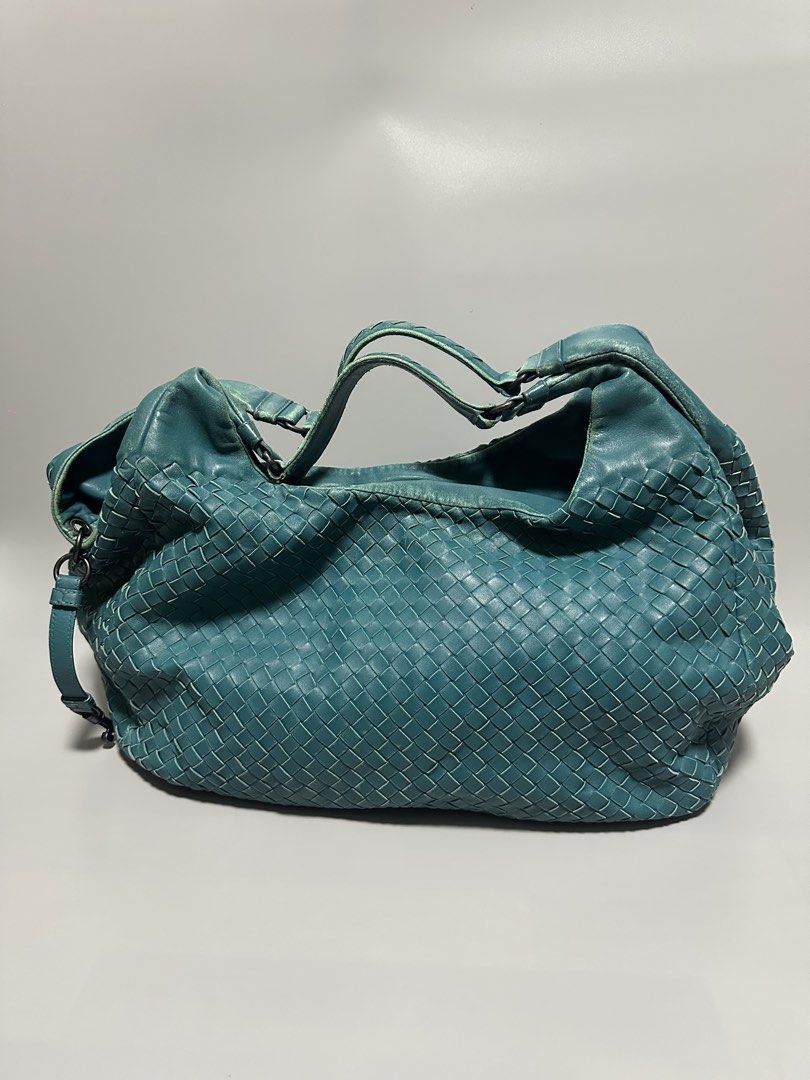 Bottega veneta hobo bag (Category: Luxury Bags & Wallets) located in Atok. Submitted by fullroom.dgs (Listing ID 1446002069, Image 1). Description: Bottega venta hobo bag authentic rank ab.