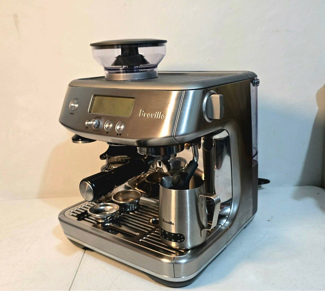 Breville Barista Pro Semi Automatic Espresso Machine (Category: Coffee Machines & Makers) located in Taytay. Submitted by mikz_1303 (Listing ID 1446036684, Image 3). Description: Breville Barista Pro Semi Automatic Espresso Machine Australian mall pull out Used as demo unit Model: BES878BSS Inclusion 2 filter basket Milk jugg Tamper 2 cleaning tool Dozer 220V No issue .