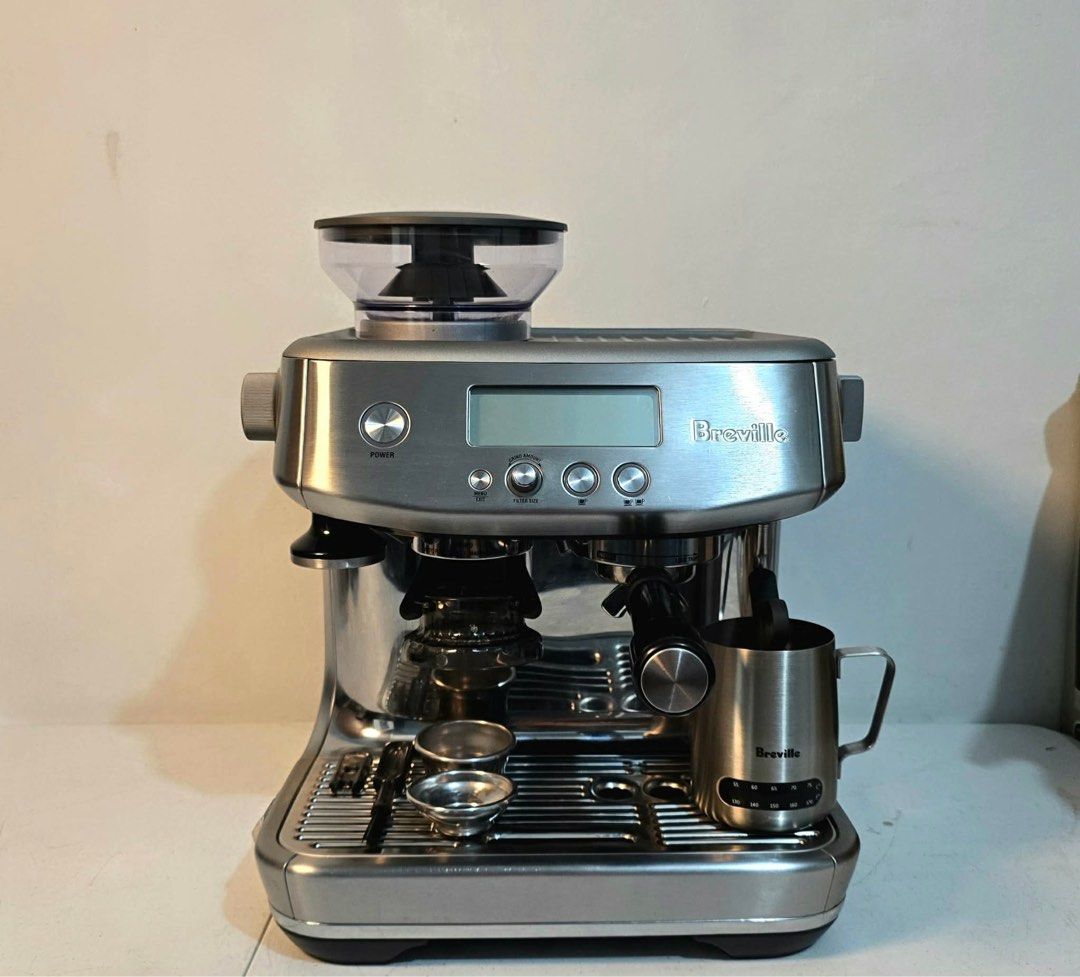Breville Barista Pro Semi Automatic Espresso Machine (Category: Coffee Machines & Makers) located in Taytay. Submitted by mikz_1303 (Listing ID 1446036684, Image 1). Description: Breville Barista Pro Semi Automatic Espresso Machine Australian mall pull out Used as demo unit Model: BES878BSS Inclusion 2 filter basket Milk jugg Tamper 2 cleaning tool Dozer 220V No issue .