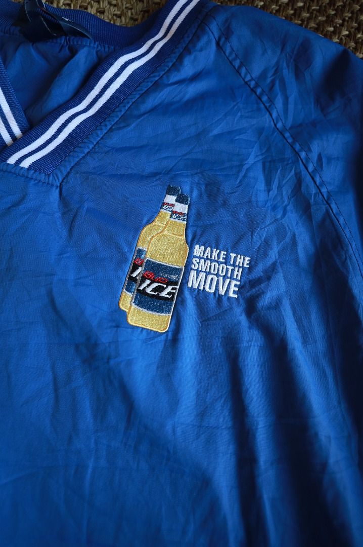 Bud Ice "Make the Smooth Move" Y2K Embroidered Logo Pullover Windbreaker (Category: Activewear) located in Pasig City. Submitted by mlclmchrs (Listing ID 1446155582, Image 2). Description: Sizing: Large on tag (Can fit up to 2xl) Width - 25 inches Length - 27 inches Sleeve Length - 20.5 inches NO ISSUES.