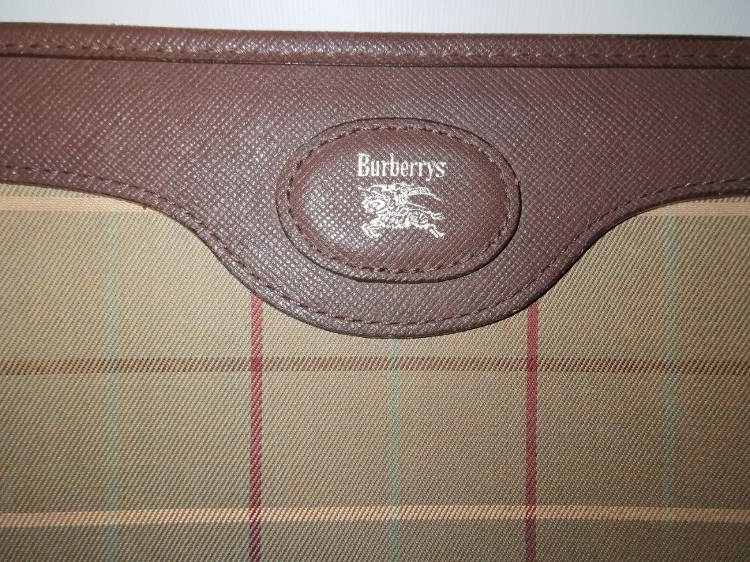 Burberry Clutch Bag (Category: Luxury Bags & Wallets) located in Angeles City. Submitted by jcshomefinds (Listing ID 1446062195, Image 2). Description: BURBERRY NOVA CHECK CLUTCH BAG On hand Authentic/Original Canvas beige Secure zipper closure Interior slip pocket for organization Approximate dimensions: 11 inches (length) x 8 inches (height) Very good condition Entrupy Certified 💁‍♀️Trusted trader since 2017 🏦BPI / Gcash.
