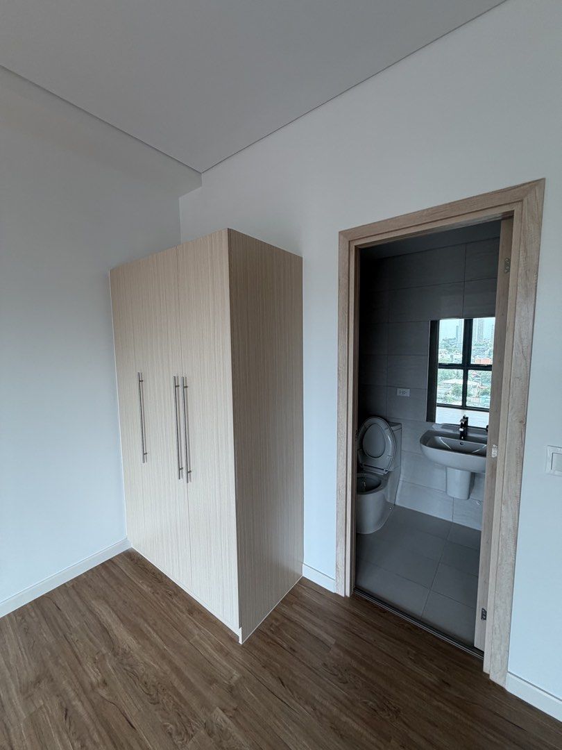 CALLISTO AT CIRCUIT MAKATI UNIT (Category: Apartments & Condos) located in Manila. Submitted by thegreatrealtor (Listing ID 1446080540, Image 3). Description: FOR RUSH SALE CALLISTO AT CIRCUIT MAKATI BY ALVEO LAND 3 BEDROOM 153 SQM CORNER UNIT WITH 5 TOILET AND BATH WITH TANDEM PARKING BRAND NEW ASKING : Php 45 Million inclusive of CGT and Commission -- Thank you very much IZZA ARAGON 09175119955 Accredited Real Estate Salesperson Under PRC Licen