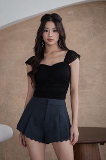 (Category: ) located in . Submitted by clearmywardrobeplssssss (Listing ID 1446097124, Image 1). Description: .